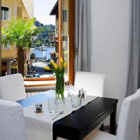 Joivy Cute 1-Bedroom Flat Next To Lake קומו מראה חיצוני תמונה