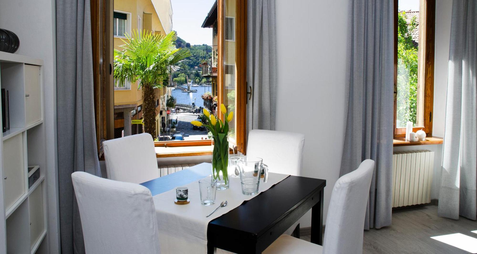 Joivy Cute 1-Bedroom Flat Next To Lake קומו מראה חיצוני תמונה