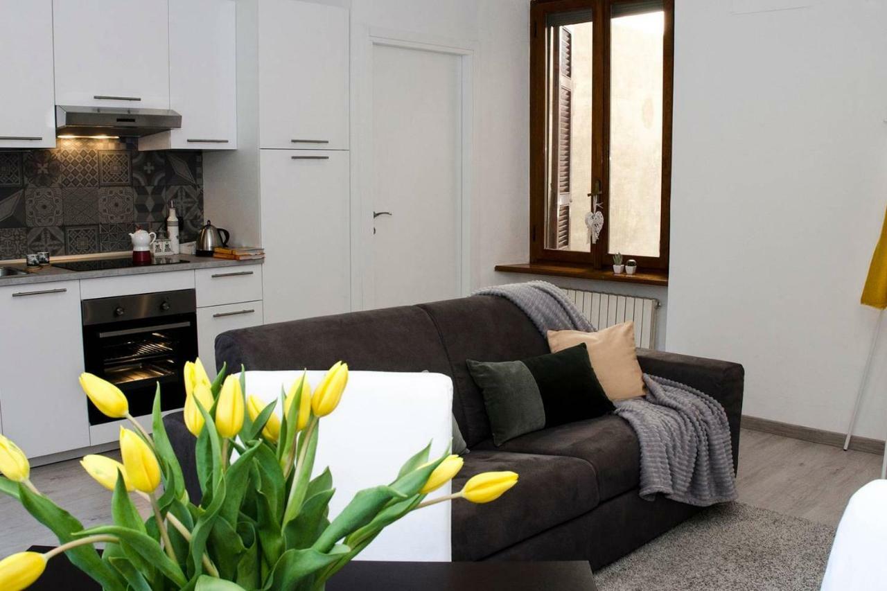 Joivy Cute 1-Bedroom Flat Next To Lake קומו מראה חיצוני תמונה