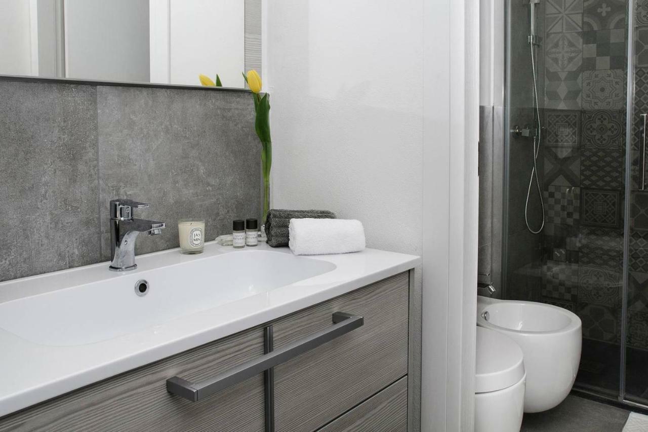 Joivy Cute 1-Bedroom Flat Next To Lake קומו מראה חיצוני תמונה
