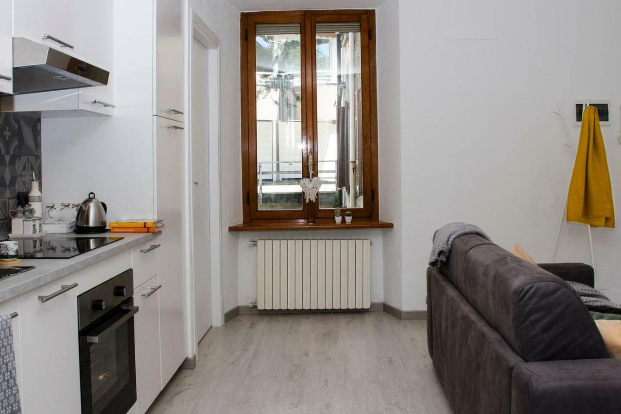 Joivy Cute 1-Bedroom Flat Next To Lake קומו מראה חיצוני תמונה